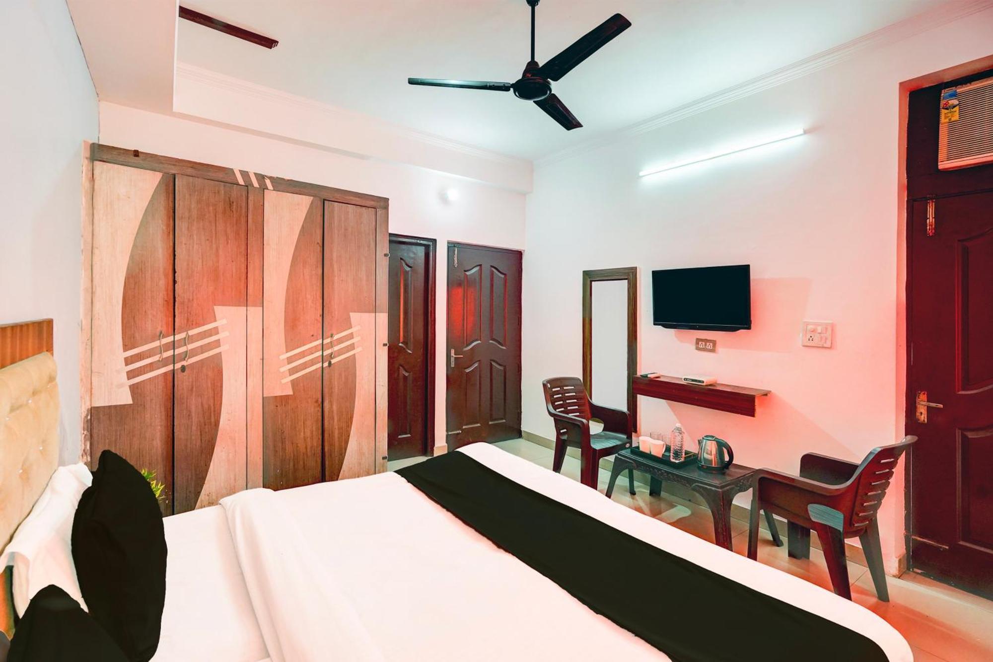 Super Hotel O Palm Dehradun Esterno foto