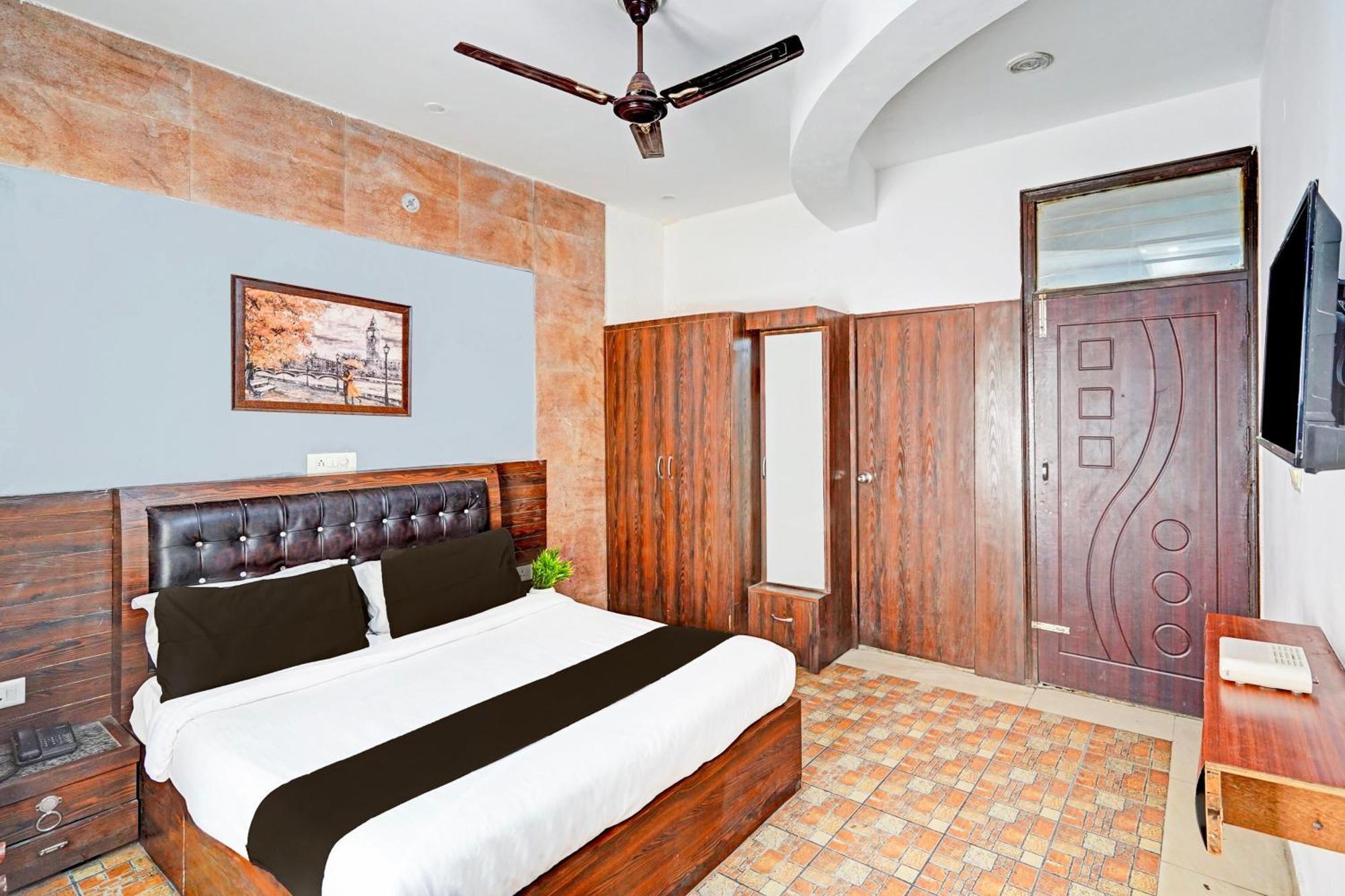 Super Hotel O Palm Dehradun Esterno foto