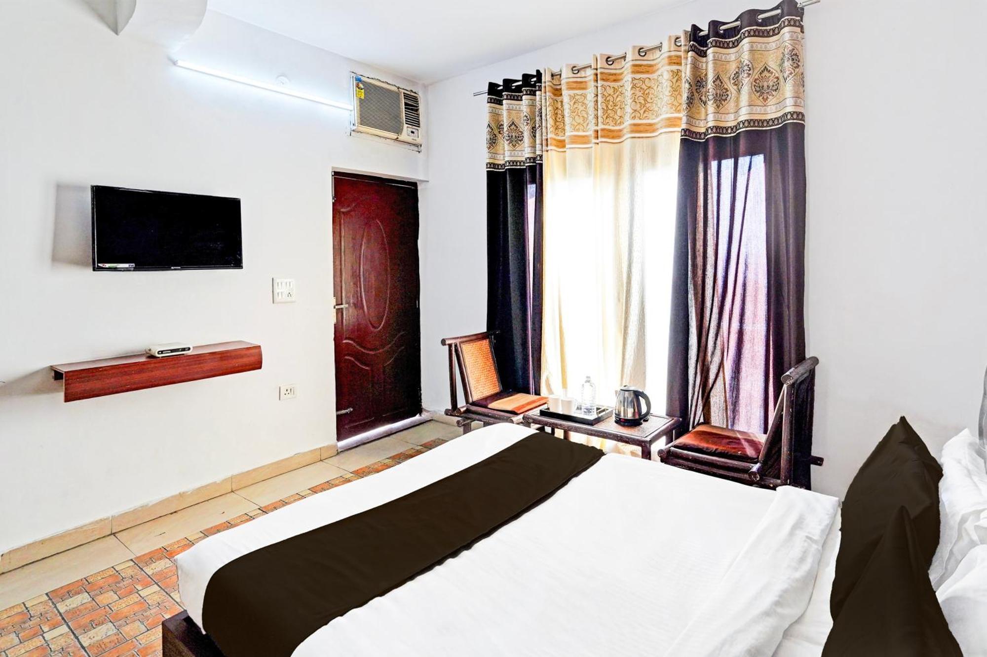 Super Hotel O Palm Dehradun Esterno foto