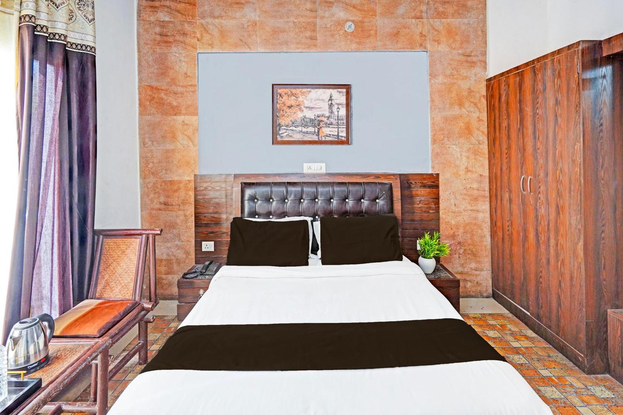 Super Hotel O Palm Dehradun Esterno foto